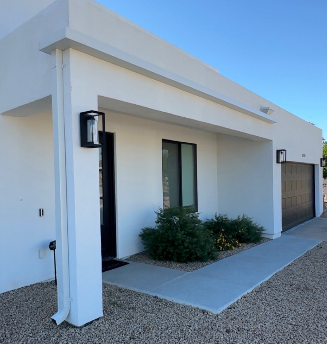 Modern Arizona home with newly installed seamless rain gutters and downspout by Wally's